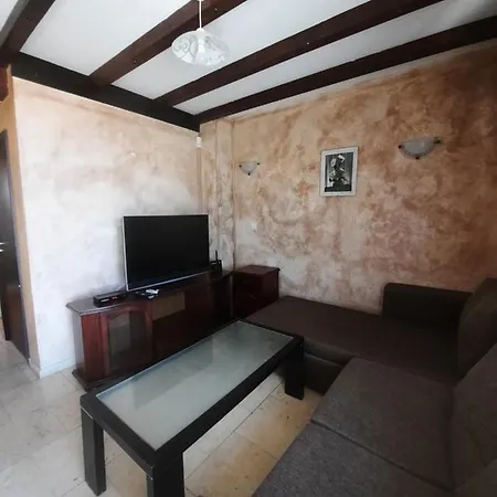 Villa Beautiful 2-bed In Cholakova Cheshma